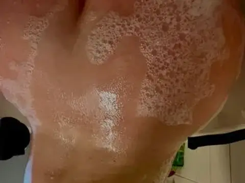 Bubbles and butt👀